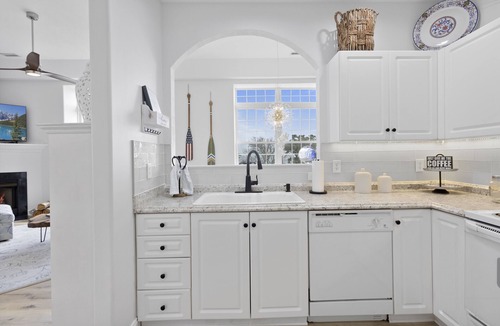Swansboro Condo | Luxury Stay- Downtown Swansboro with River Views!