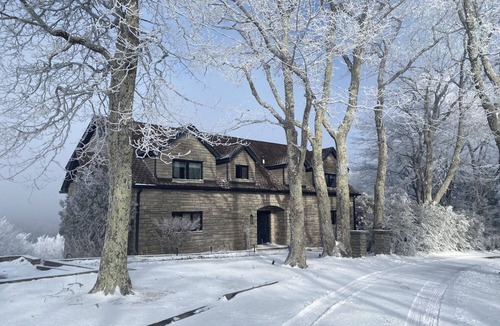 Seven Devils House | Luxury VIEWS from 4700', Hot Tub, Modern Rustic