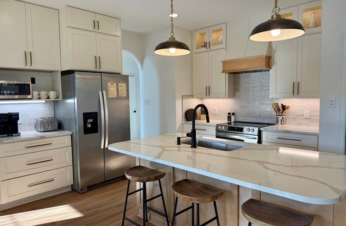 Myrick Estates House | 💥Luxury Waterfront Retreat Fully Renovated HotTub Kayaks Paddle board Gameroom