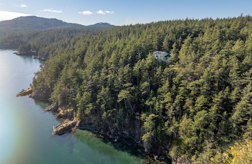Eastsound House | Luxury Waterfront & Views, Private Beach, Golfing