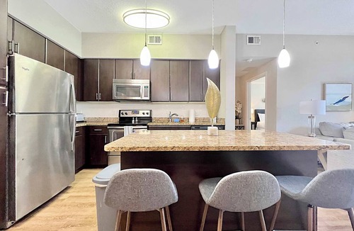 Carver City - Lincoln Gardens Apartment | Luxury Westshore Living, Work Desk, Pet Friendly!