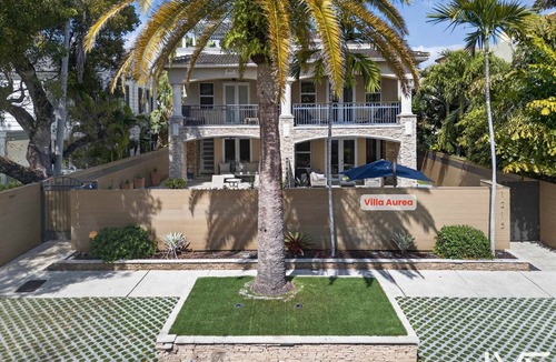 Downtown Fort Lauderdale House | LVS Aurea Walk to Las Olas, Heated Pool, Spacious 9-Bed