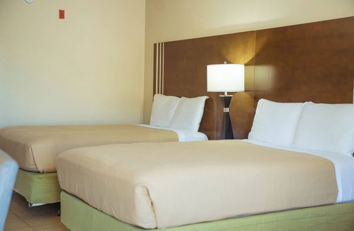 West Kissimmee Hotel | Magical Stays: Your Dream Retreat 6 Miles from Disney! Near Dining & Shopping