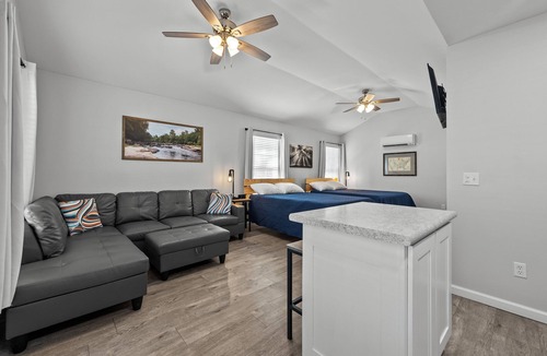 Reidsville Apartment | "Magnolia" Cottage Reidsville Georgia