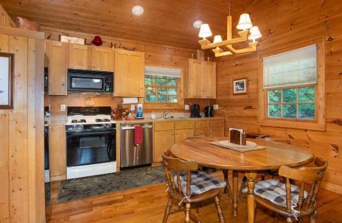 Pisgah Forest House | Mai`s Rock Cabin with view · Mai`s Rock Cabin with view