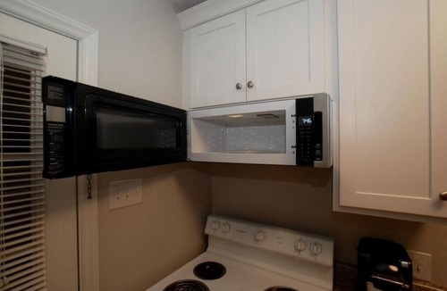 Southwest Raleigh Condo | Main level 1 bedroom condo within walking distance to Village District!