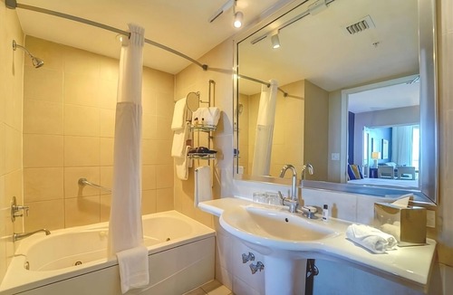 City Center Hotel | Making The Best Memories Along The Way! 3 Comfortable Units, Pool, Bike Rental