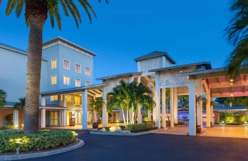 Stuart Hotel | Marina Access | Golf. Outdoor Pool. Gym.