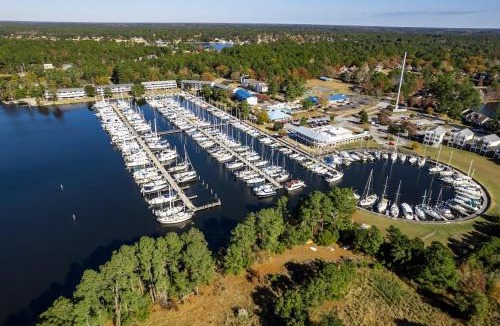 Fairfield Harbour Apartment | Marina Vista 1 Bedroom Condo