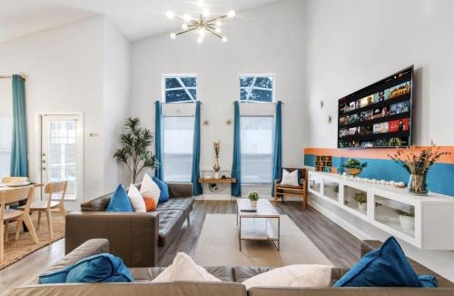 Lake Davenport Estates House | Mario Manor Heated Pool King Bed Game Room Near Disney