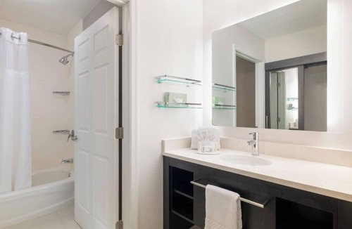 Williamsburg Hotel | Mariott Williamsburg | 2BR Suite | W&M, Colonial Wburg, Water Country