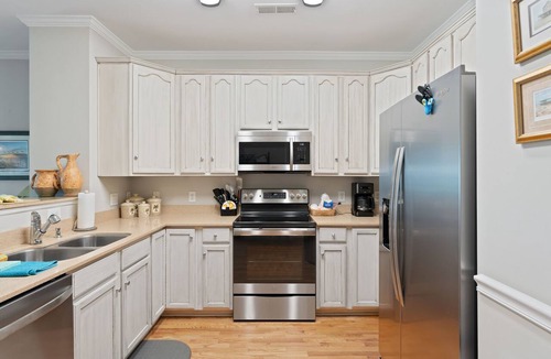 Folly Beach Condo | Marshwinds 2O! River View Condo with Community Pool - Elevator Access