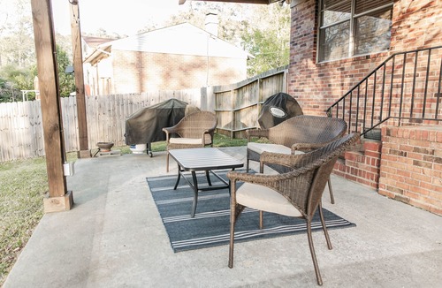 Montclair House | Masters Rental - 2.5 miles from Augusta National! 2 bed, 2.5 bath