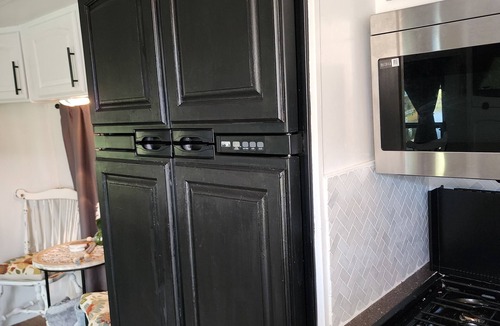 Geneva House | Matilda, Tiny Home: Charming 5 Acre Oasis w/Gazebo, Hot Tub, Garden & Chickens