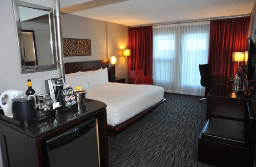 Downtown Edmonton Hotel | Matrix Hotel