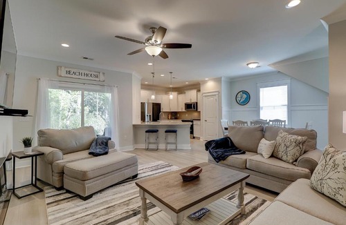 Hilton Head Island House | MBR King & 4 Queens Huge Living Room Covered Porch Bikes & Beach Gear included
