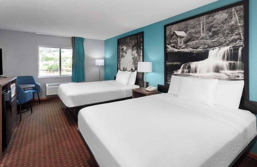 McHenry Hotel | McHenry Inn