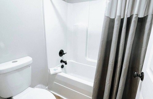 Townsend Hotel | Meadow Room at The Trailblazer Unit 3