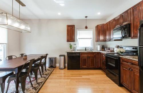 Athens House | Meet Me in Athens I Beautiful 4-Bdrm House I 1 Mile to DT and Mins to UGA