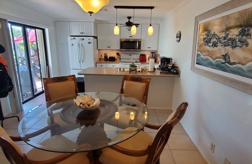 Melbourne Beach House | Melbourne Beach Paradise 2 bed 2 bath w Fitness, Pools, Fishing Pier, Pickleball