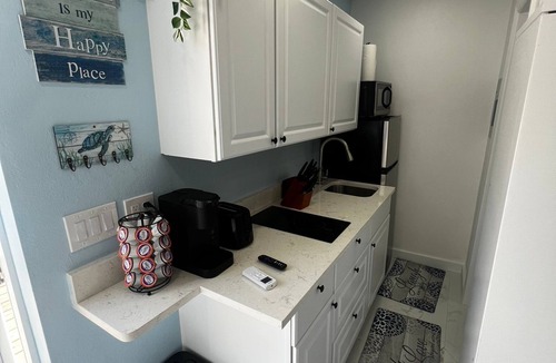 Lake Ridge Apartment | Mermaid Den 5 minutes to beach