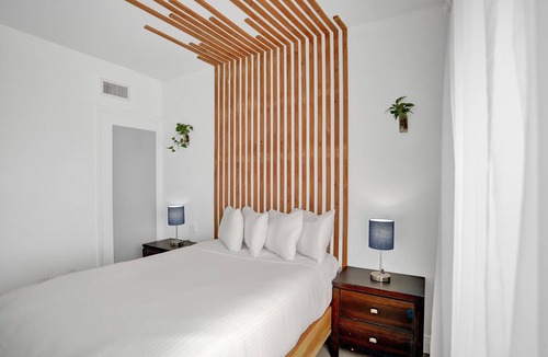 City Center Hotel | Miami Beach Deluxe One Bedroom apartment Sleeps 3