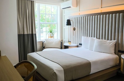 Beverly Heights Hotel | Micro Queen | Riverside Hotel | Las Olas + New River, Water Taxi | 2 Units