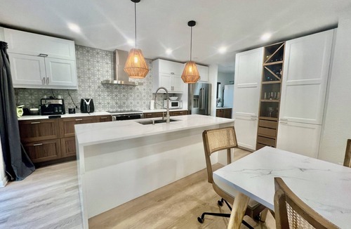 Altamonte Springs House | Mid Century Modern 3-bedroom house close to everything in Orlando Up to 7 Guests