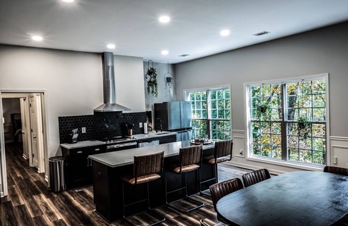 Auburn House | Mid-Century Modern gem in the heart of the country, close to Lake Lanier.