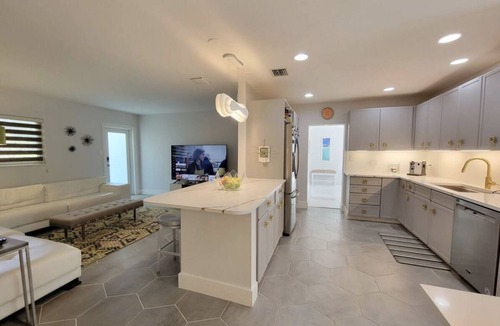 Oakland Park Villa | Mid Century Spacious House 4BR/Heated pool