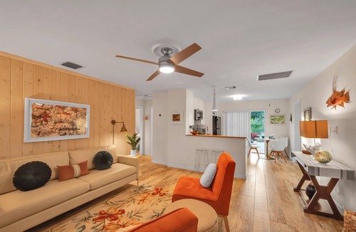 Rio House | Midcentury Modern, Pink Flamingo formerly Rio Retreat, close to pretty beaches!