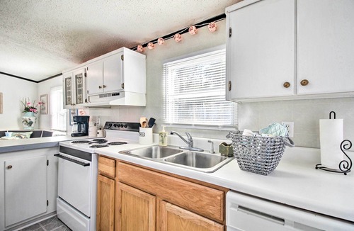 Midway Cottage | Midway Vacation Rental w/ Lake Access!