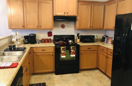 Port Wentworth House | Mins to airport and shopping! 5 Star clean!13miles from downtown!
