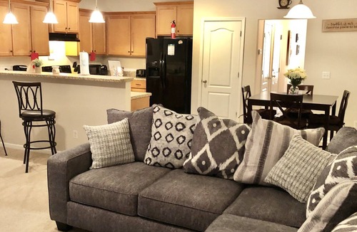 Port Wentworth House | Mins to airport and shopping! 5 Star clean!13miles from downtown!