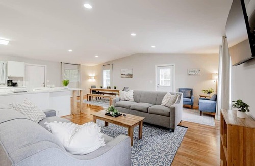 Columbia House | Mins to USC, Hospital, Zoo! Columbia Duet-Unit B