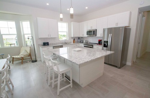 Naples Condo | Minutes from Marco Is; Corner Unit 3BR Condo