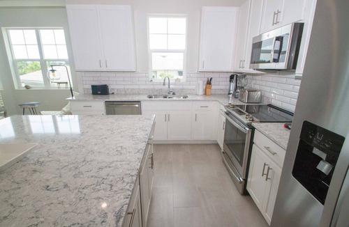 Naples Condo | Minutes from Marco Is; Corner Unit 3BR Condo