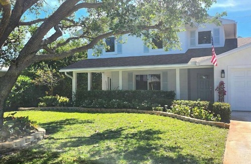 Tropic Palms House | Minutes from the beach and downtown Delray. Great entertaining home on the water