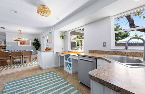 Palma Sola House | Minutes to Anna Maria Island | Pool & Mini Golf