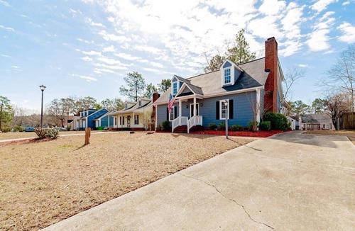 Hopkins House | Minutes to Fort Jackson- Stay at the Breeze on Inn