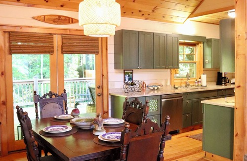 Cashiers Cottage | Minutes to Town, Lake, & Hiking + 2 Fireplaces & Trail Access