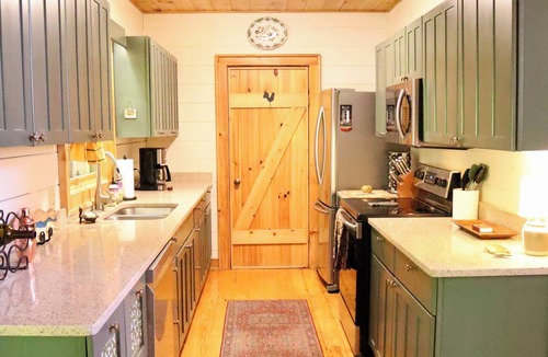 Cashiers Cottage | Minutes to Town, Lake, & Hiking + 2 Fireplaces & Trail Access