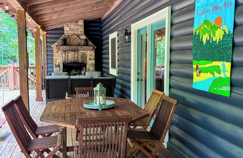 Cashiers Cottage | Minutes to Town, Lake, & Hiking + 2 Fireplaces & Trail Access