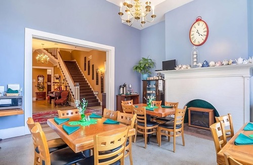 Abbeville House | Minutes to West Cambridge Park! FREE Onsite Parking and FREE Breakfast!