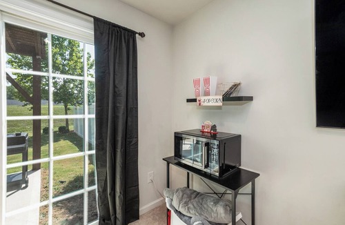 Raleigh House | Misty's Place- Pool, pet friendly, gym, movie room and more!