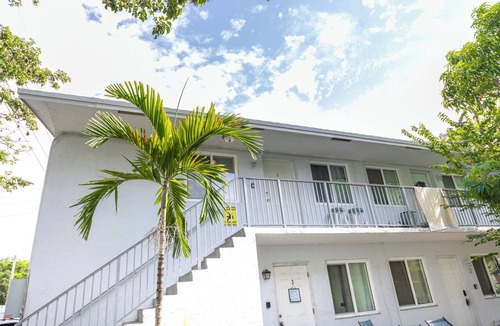 Tarpon River Apartment | Modern 2 Bedroom Apartment Near Las Olas, and Beach Prime Location