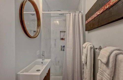 Cherry House | Modern 2BR Condo with Sunroom near Uptown