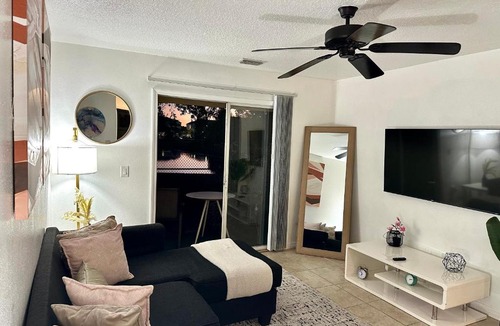 Orlando Apartment | Modern 2BR Lakeview Near Orlando Airport Free Parking