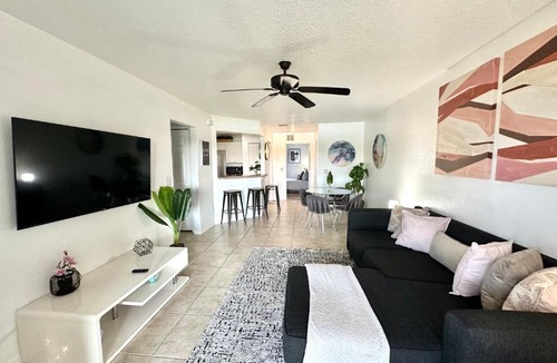 Orlando Apartment | Modern 2BR Lakeview Near Orlando Airport Free Parking