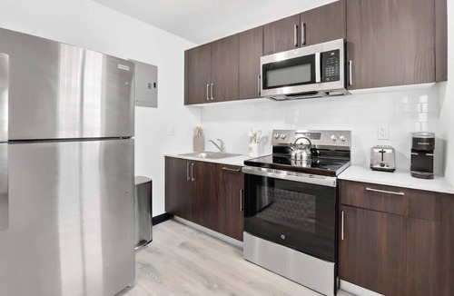Poinciana Park Apartment | Modern 2BR Near Beach, Airport & Las Olas